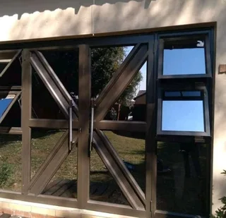 Aluminum and glass repairs and installation. We repair aluminium doors and windows at a good price.