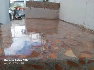 We  make your home offices garages driveways and warehouses with our morden decorative concrete floo