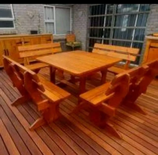 4 seater dinning table available