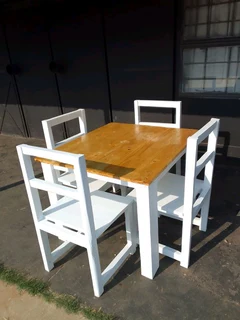 4 seater dinning table