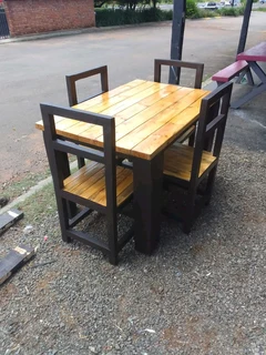 4 seater dinning table