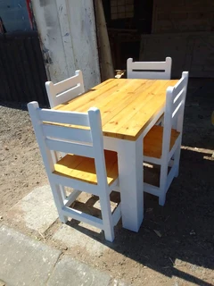4 seater dinning table