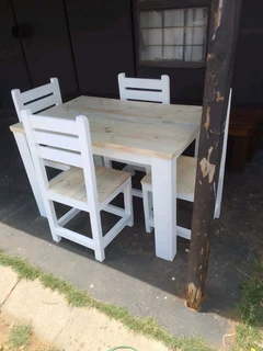 4 seater dinning table