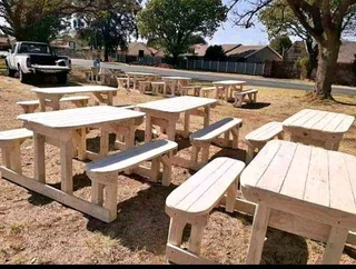 Bar counter and bar stools available