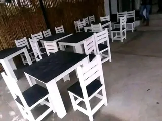 4 seater dinning table with 4 chairs available