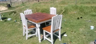 4 seater dinning table with 4 chairs available
