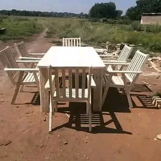 6 seater dinning table with 6 chairs available