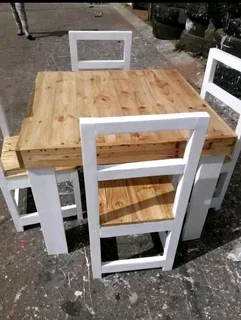 4 seater dinning table available