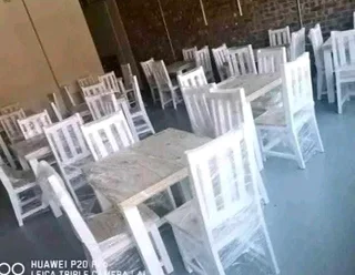 4 seater dinning table available