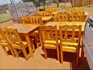 4 seater dinning table available
