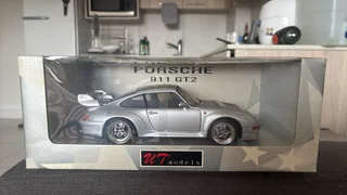 Model 1:18 scale Porsche 911 GT2