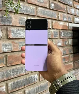 Looking to buy, account locked,  software error or battery problems Samsung zflip 4 for R500-2000