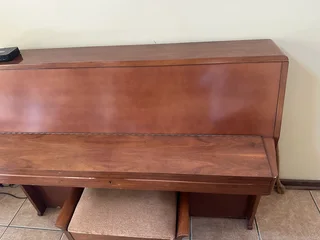 Piano upright