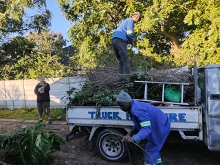 QUICK RESPONDING TREE FELLING **GARDEN REFUSE REMOVAL **YARD CLEANING SERVICES **STUMP REMOVAL
