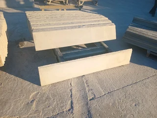 Vibcrate boundary wall