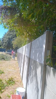 Vibcrate boundary wall