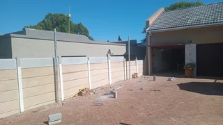 Vibcrate boundary wall