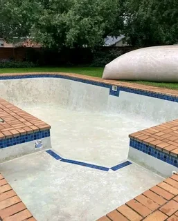 Swimming pool installation