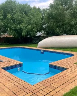 Swimming pool installation
