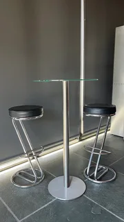 beautiful bar table and 2 bar chairs