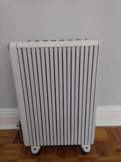 De Longhi 'HeatMachine' Oil Radiator 9 Fin Heater, 2200W