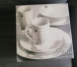 Paris 16 piece dinner set brand new