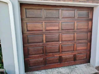 Garage door (hardware included, excluding motor))