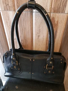 Hidesign  genuine  leather  handbag.