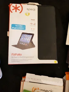 Speck  ipad2 covers to clear. Brand new.