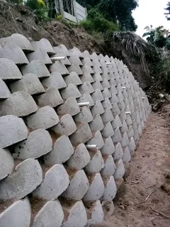 RETAINING WALL