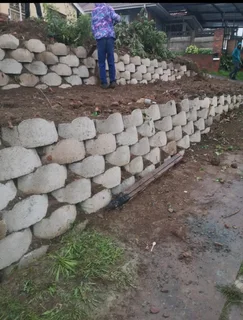 RETAINING WALL