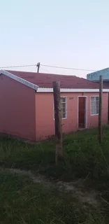 House for sale at Mlungisi location (White House) contact for prce
