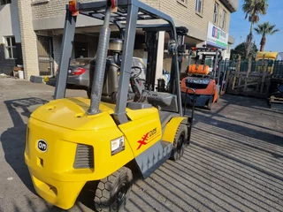 MAJOR PRICE CUTS!! Linde OM XD25 Forklift  - SPOOKY SPECIALS