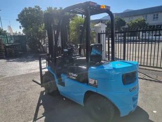 MAJOR PRICE CUTS!!! Utilev UT25P Forklift (SPOOKY SPECIALS)