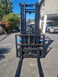 MAJOR PRICE CUTS!!! Utilev UT25P Forklift (SPOOKY SPECIALS)