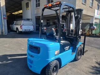 MAJOR PRICE CUTS!!! Utilev UT25P Forklift (SPOOKY SPECIALS)