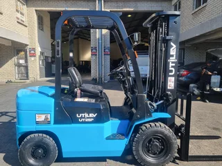 MAJOR PRICE CUTS!!! Utilev UT25P Forklift (SPOOKY SPECIALS)