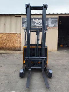 HUGE YEAR END SALE!!!HYUNDAI 1.4T REACH TRUCK
