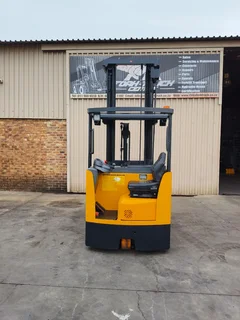 HUGE YEAR END SALE!!!HYUNDAI 1.4T REACH TRUCK