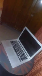 apple 13&#34; macbook air 2017 1.8ghz i5 256gb ssd 8gb model a1466