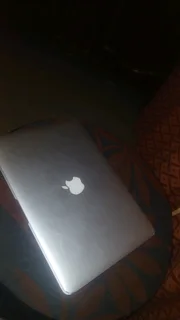 apple 13&#34; macbook air 2017 1.8ghz i5 256gb ssd 8gb model a1466