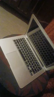 apple 13&#34; macbook air 2017 1.8ghz i5 256gb ssd 8gb model a1466