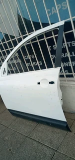 LEFT SIDE FRONT DOOR NISSAN QASHQAI
