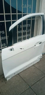 LEFT SIDE FRONT DOOR FORD ECOSPORT