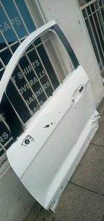 LEFT SIDE FRONT DOOR FORD ECOSPORT