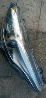 RIGHT SIDE HEADLIGHT TOYOTA COROLLA CROSS