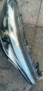 RIGHT SIDE HEADLIGHT TOYOTA COROLLA CROSS