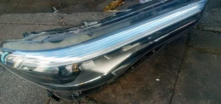 RIGHT SIDE HEADLIGHT TOYOTA COROLLA CROSS