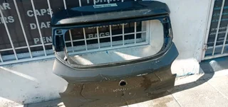 TAIL GATE RENAULT KWID
