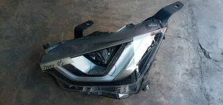 LEFT SIDE XENON HEADLIGHT ISUZU